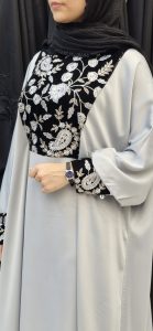 مانتوعبایی کتیبه ای ساتن زارا